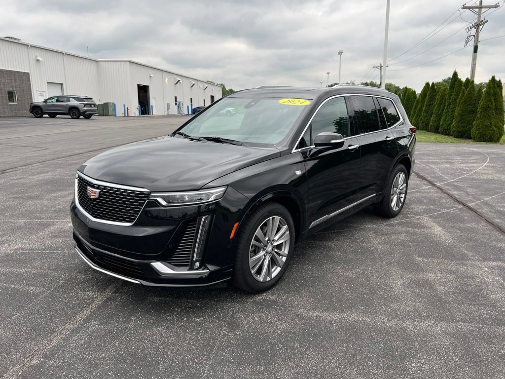 Used 2024 Cadillac XT6 Premium Luxury w/ Technology Package AWD/4WD image 3