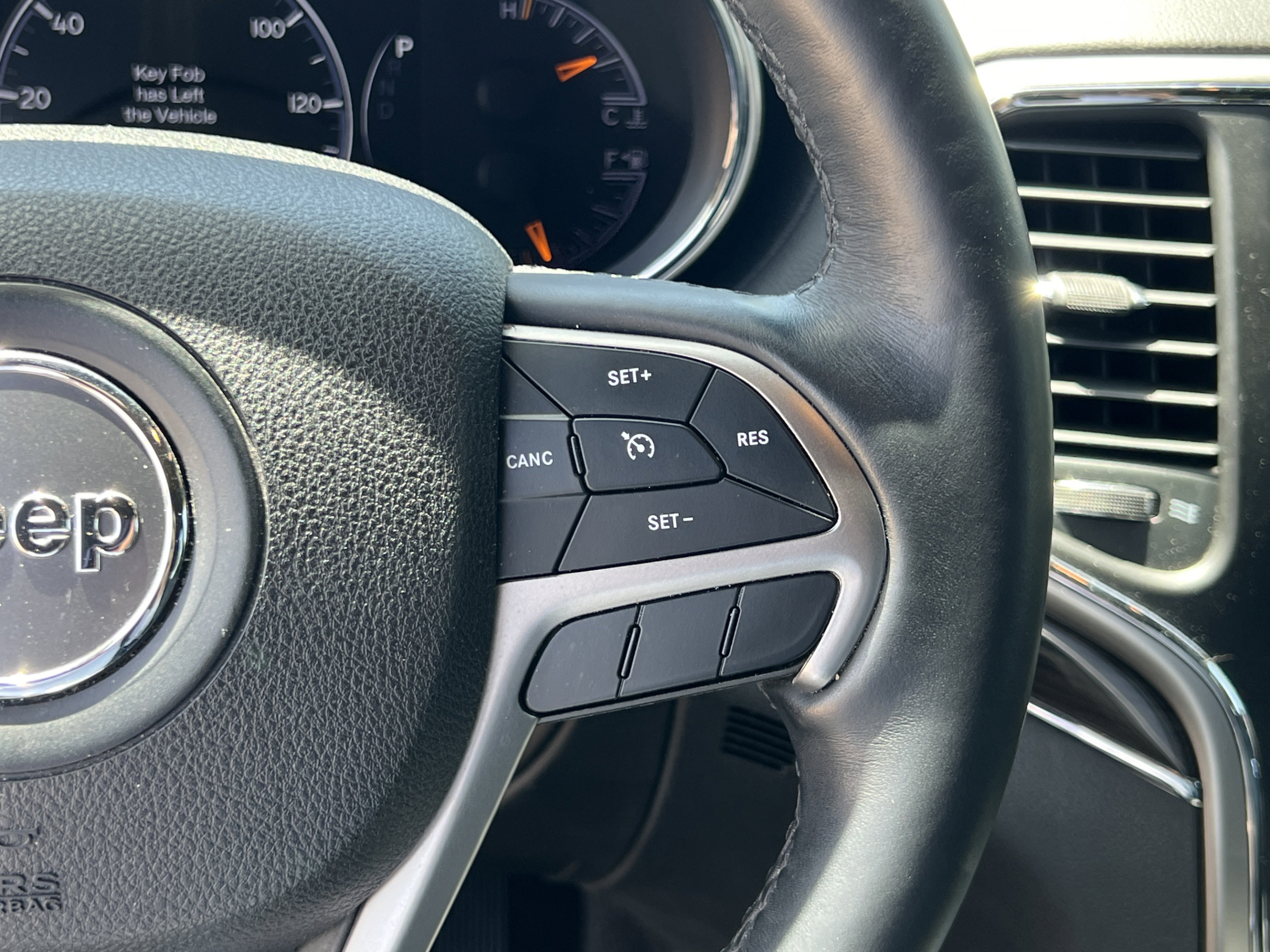 Used 2018 Jeep Grand Cherokee Overland AWD/4WD image 13