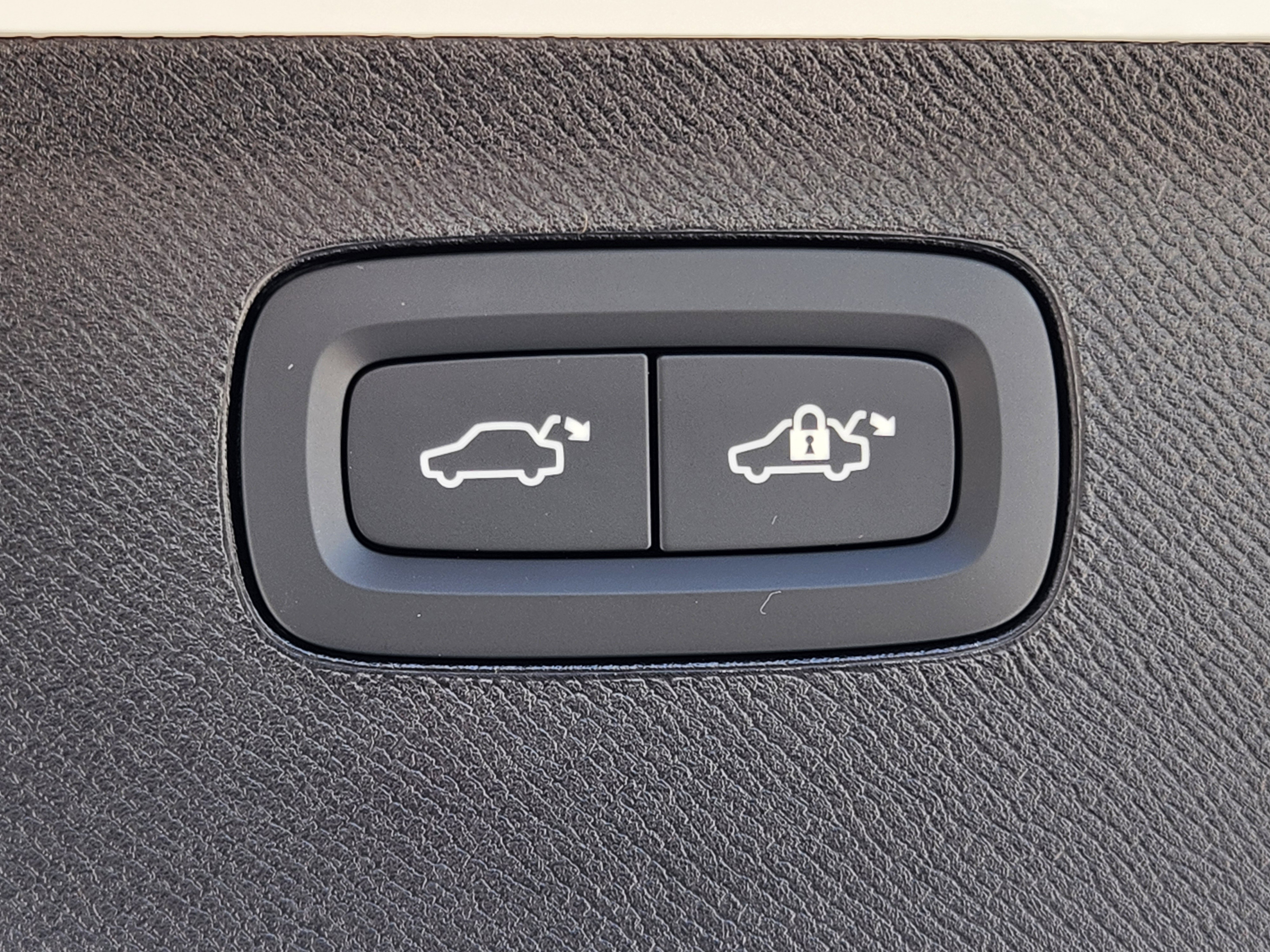 New 2025 Volvo XC90 T8 Plus w/ Protection Package image 13