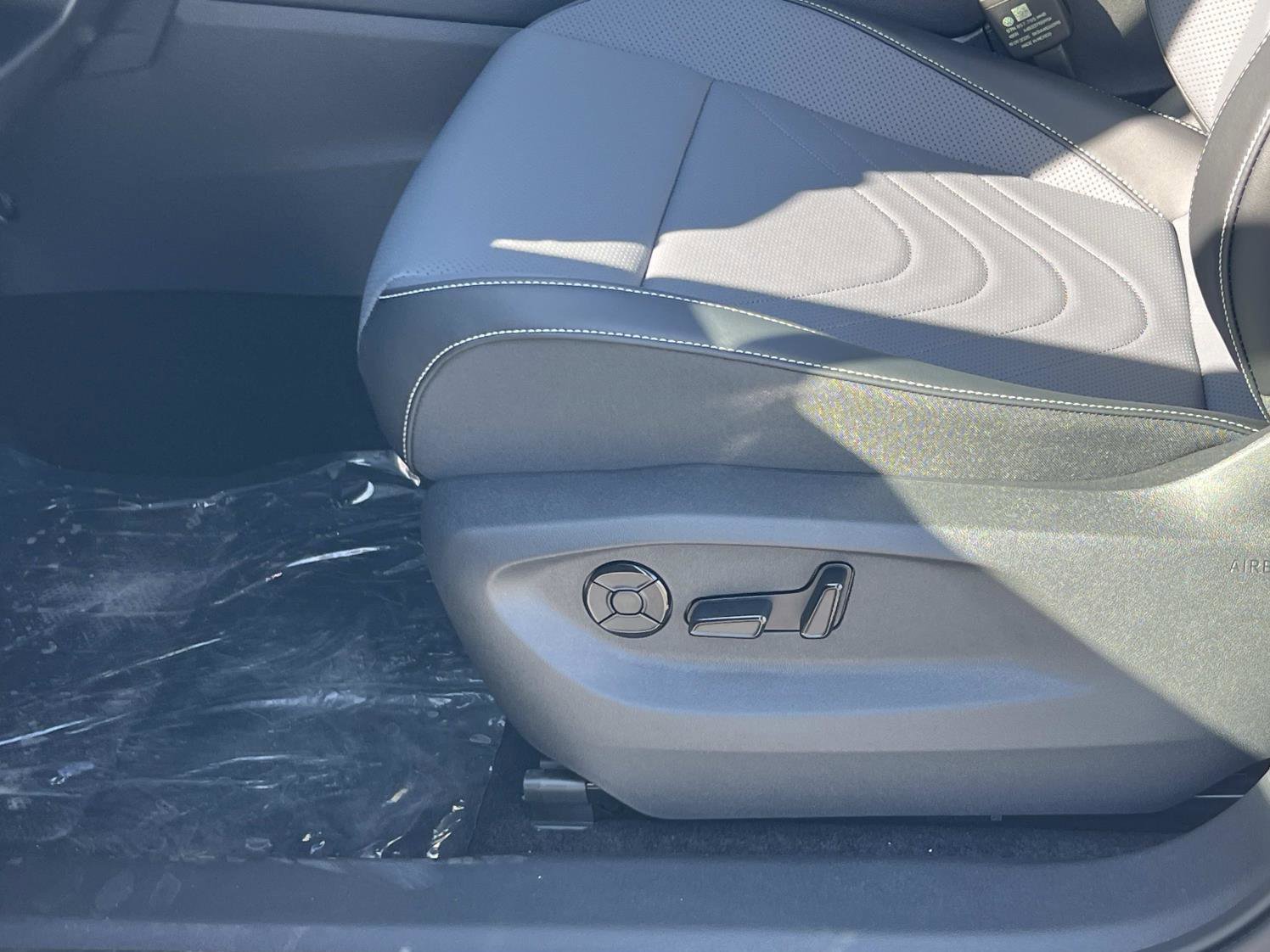 New 2026 Volkswagen Tiguan SE R-Line image 24