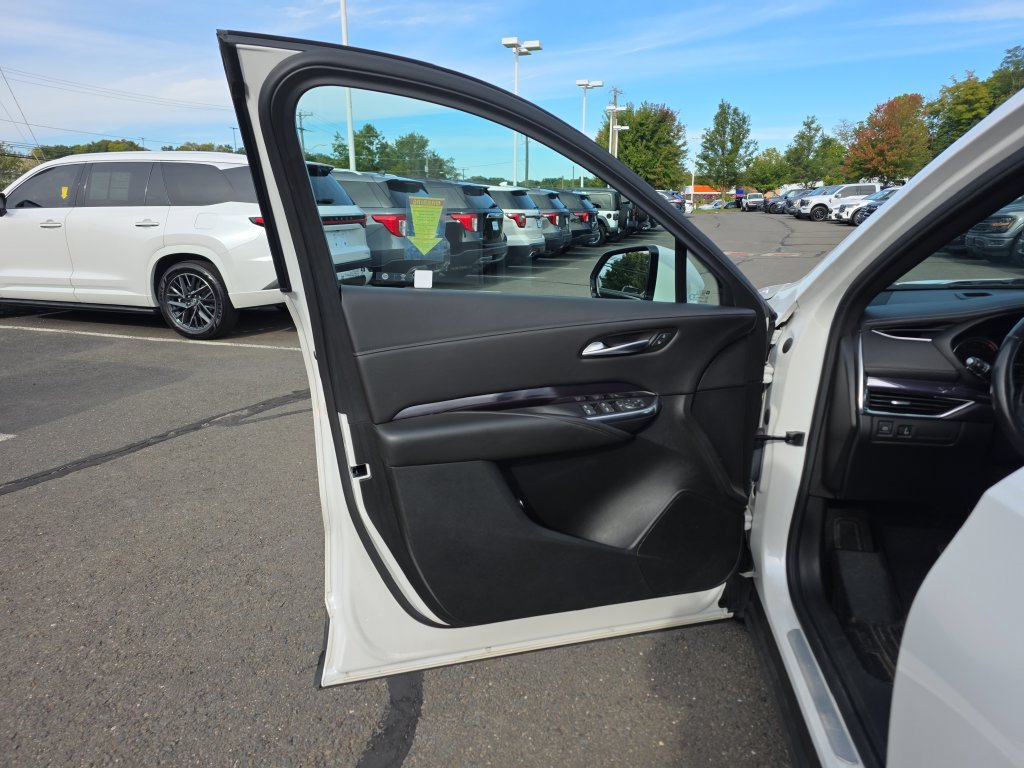 Used 2021 Cadillac XT4 Luxury w/ Cold Weather Package AWD/4WD image 21
