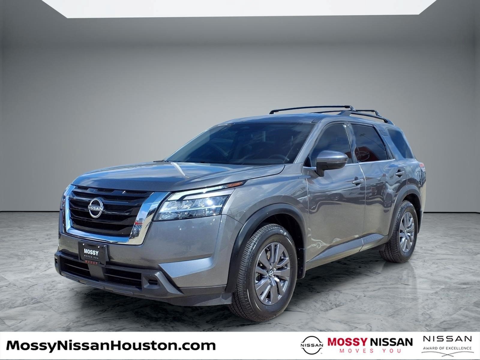 Used 2022 Nissan Pathfinder SV w/ SV Premium Package FWD image 4