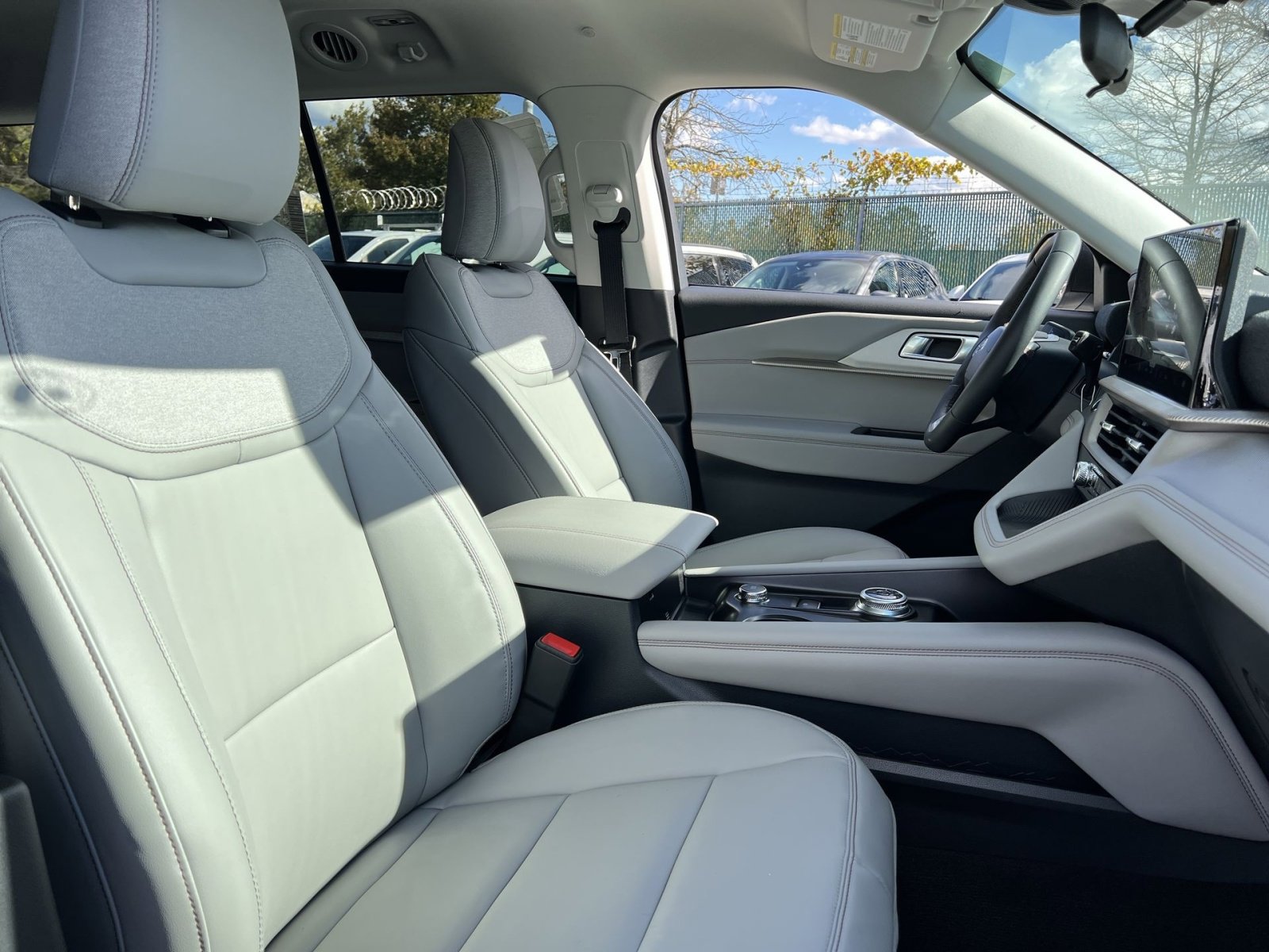 New 2026 Ford Explorer Active w/ Active Comfort Package image 27