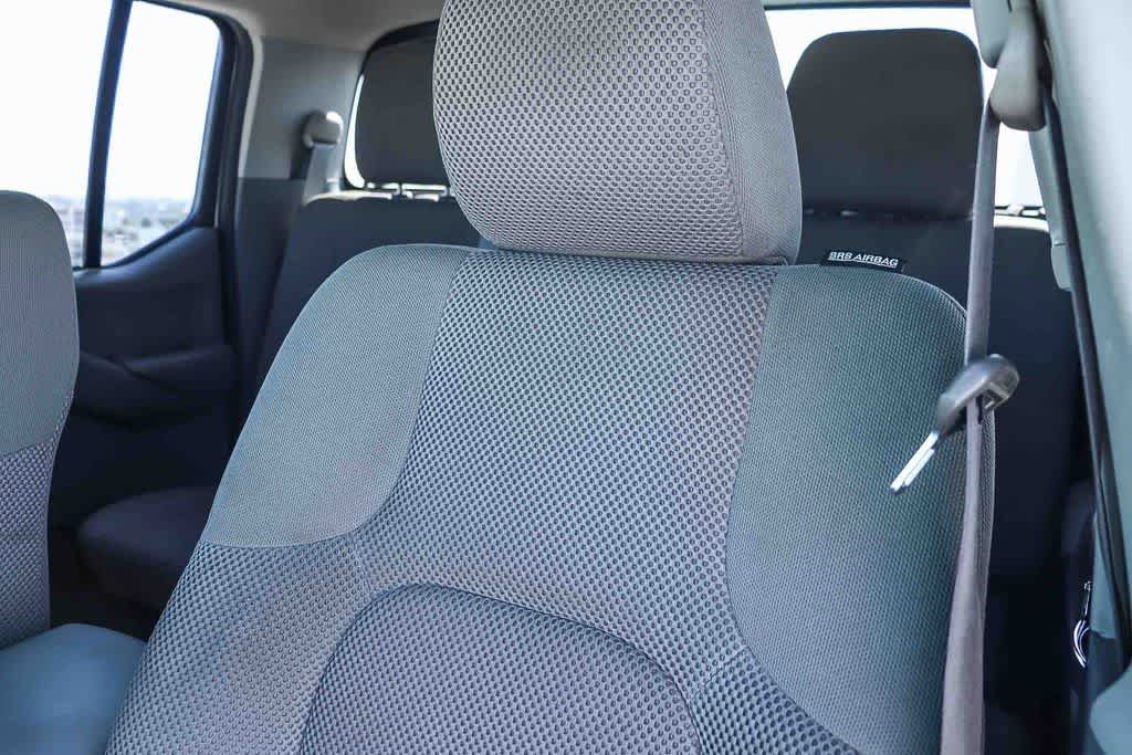 Used 2015 Nissan Frontier SV w/ SV Value Truck Package RWD image 26
