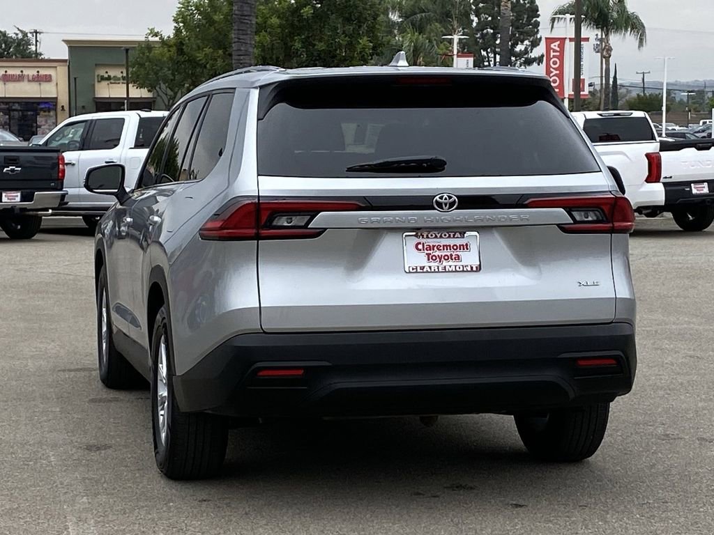 Certified 2025 Toyota Grand Highlander FWD image 40