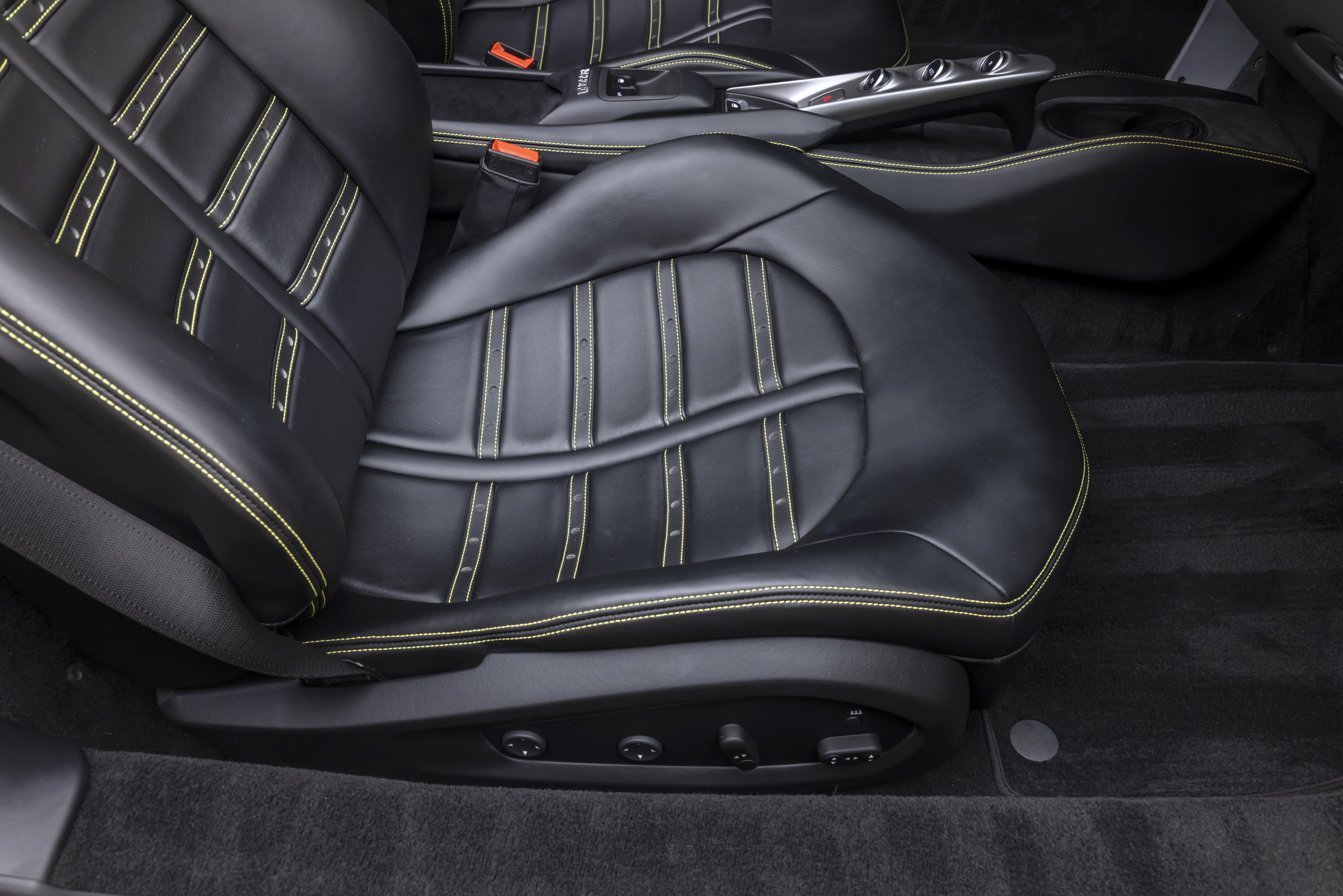 Certified 2022 Ferrari F8 Tributo RWD image 45