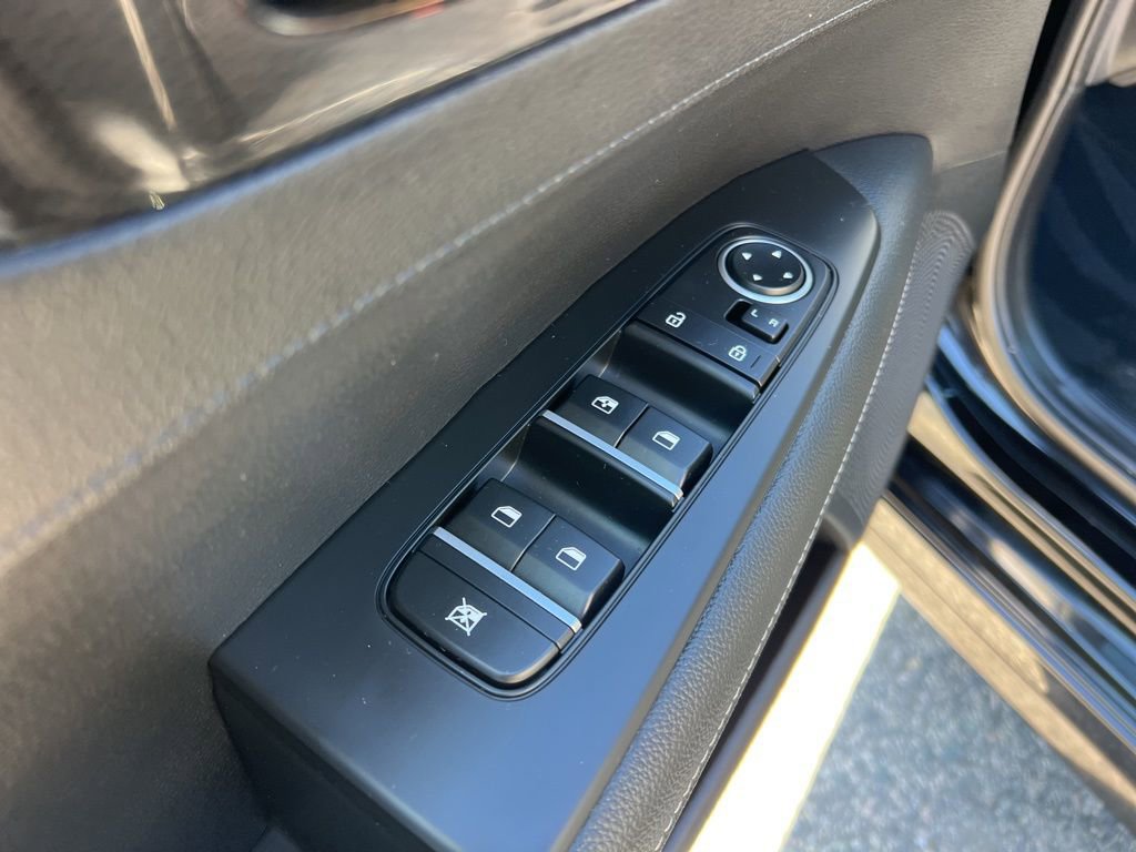 Certified 2023 Kia Forte GT-Line image 11