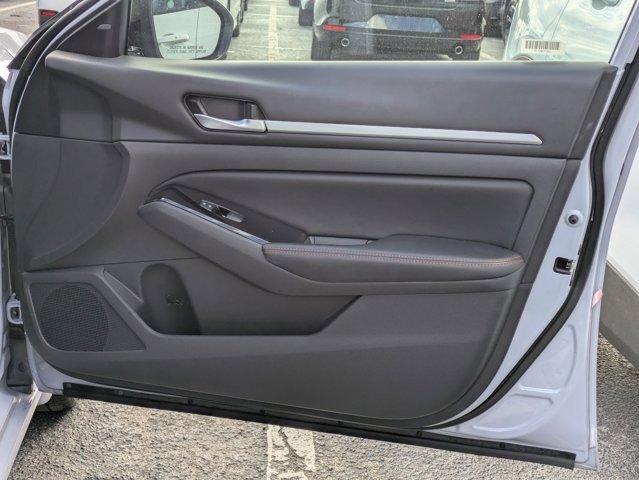 Used 2025 Nissan Altima 2.5 SR image 33