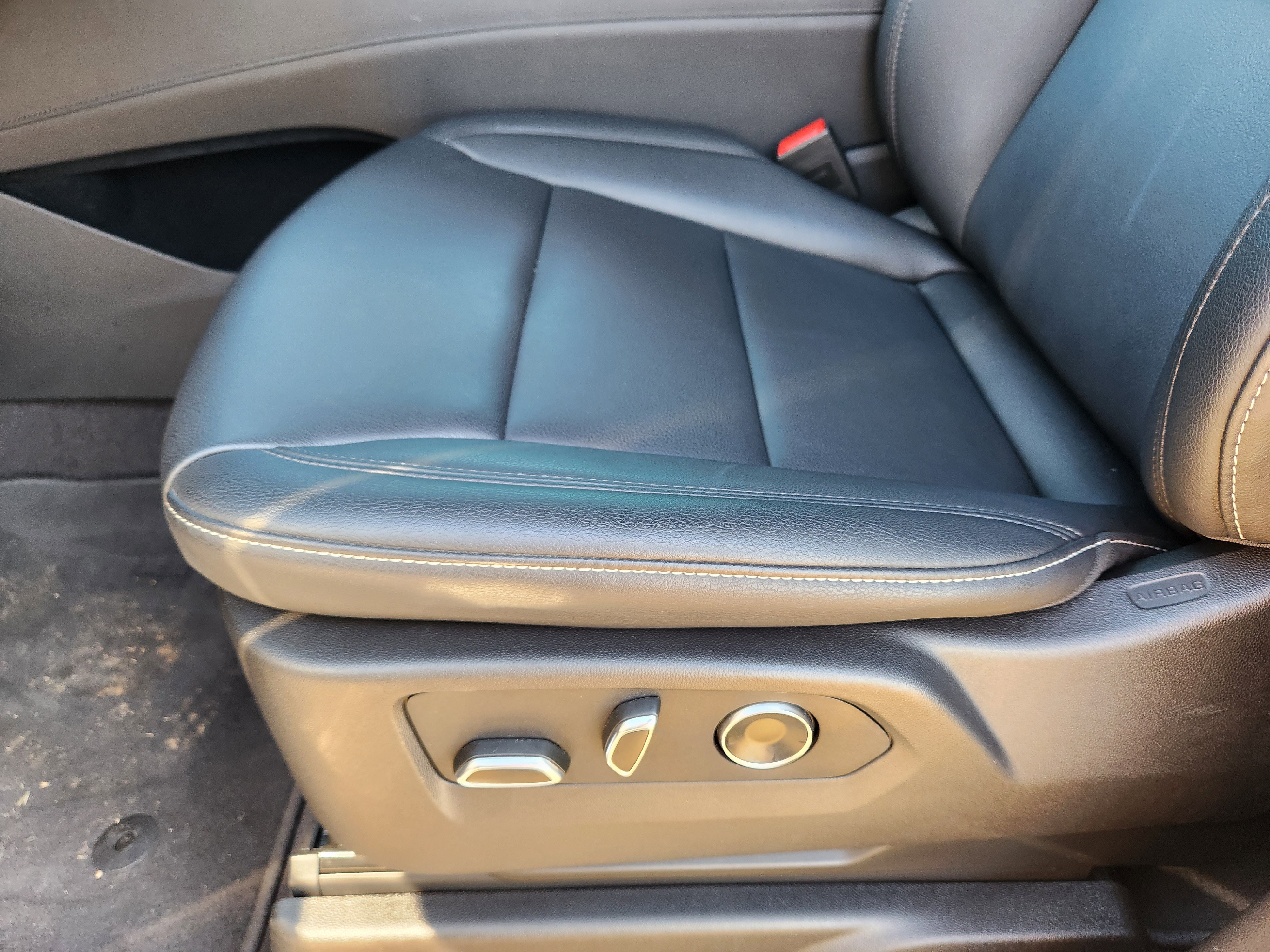 Certified 2024 Cadillac Escalade Luxury image 25