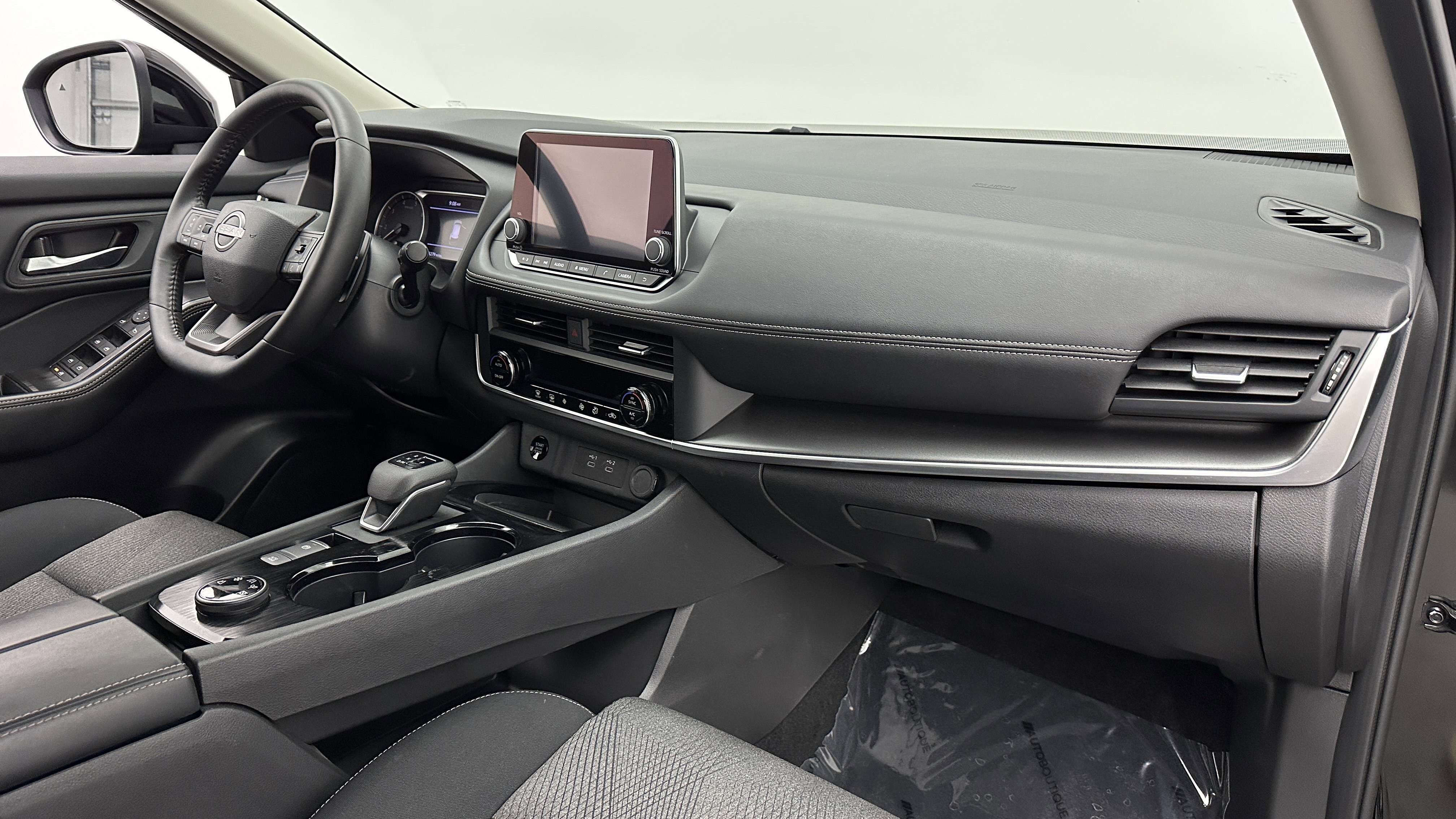 Used 2025 Nissan Rogue SV image 36