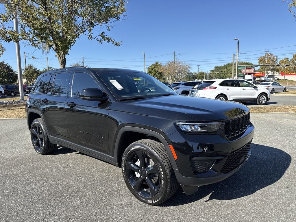New 2025 Jeep Grand Cherokee Altitude AWD/4WD image 1