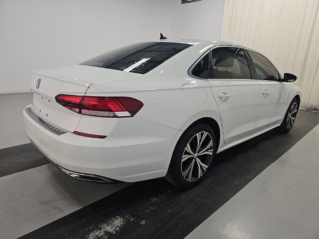 Used 2022 Volkswagen Passat 2.0T SE FWD image 4