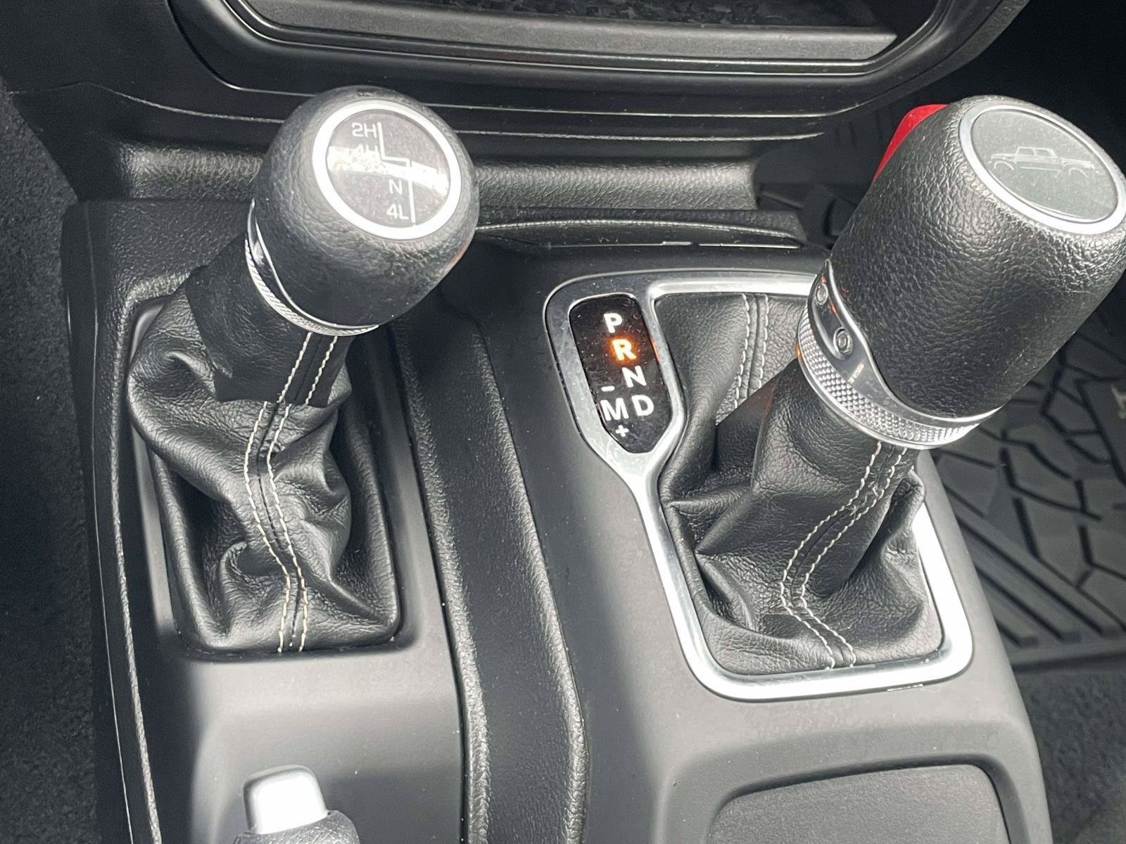 Used 2023 Jeep Gladiator Overland AWD/4WD image 18