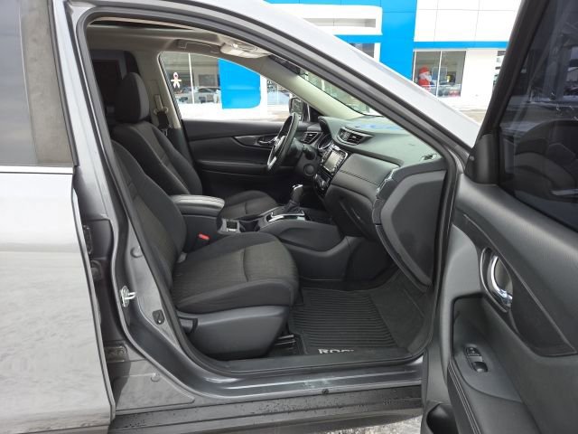 Used 2017 Nissan Rogue SV image 45