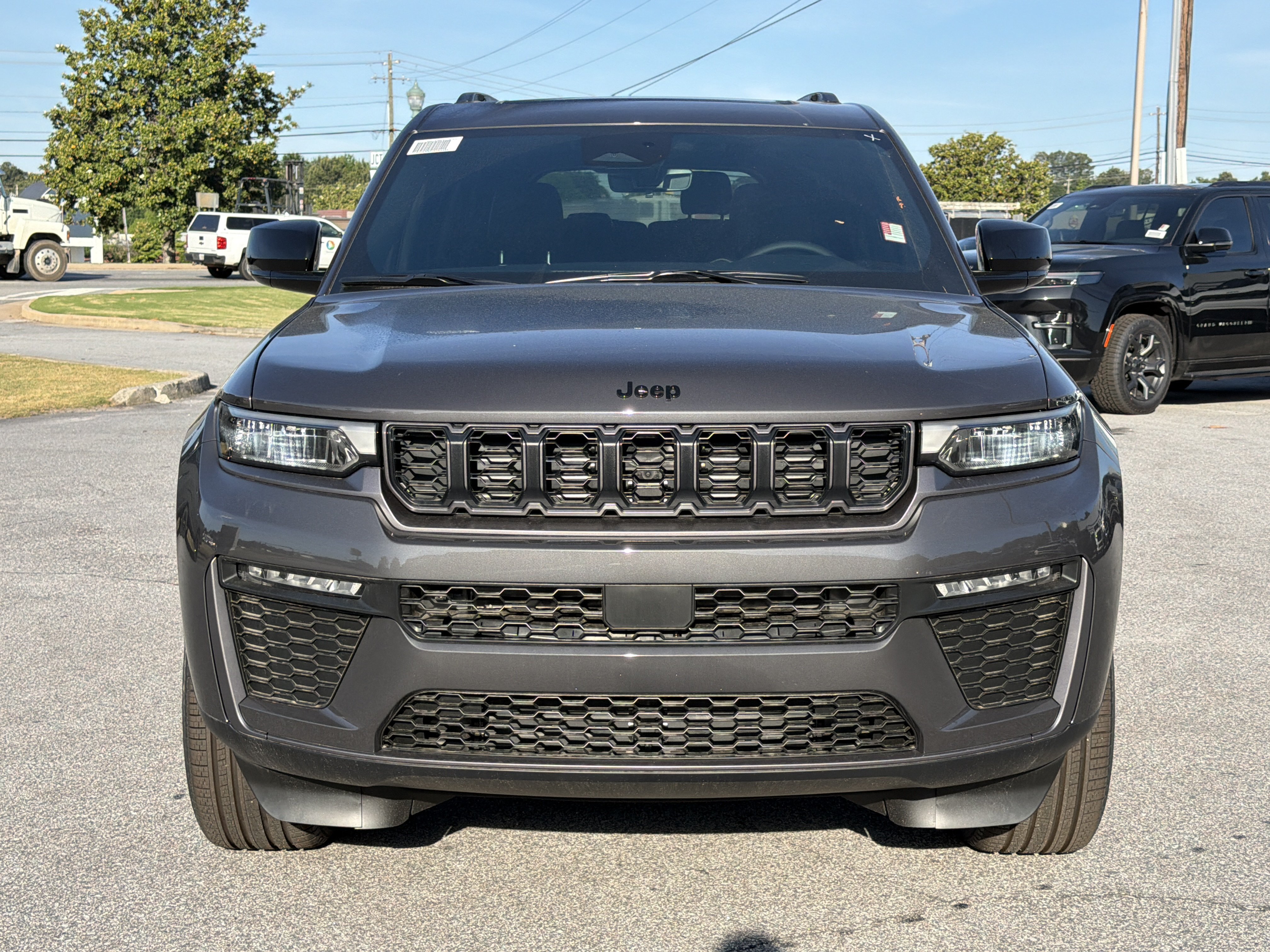 New 2026 Jeep Grand Cherokee L Limited w/ Limited Altitude Package AWD/4WD image 3