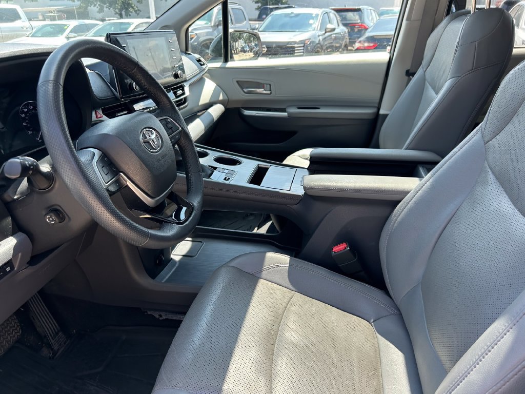 Used 2023 Toyota Sienna Limited AWD/4WD image 11