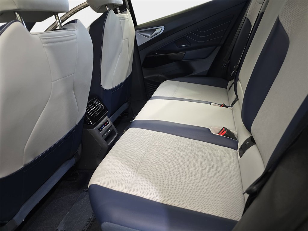 Used 2025 Volkswagen ID.4 Pro S Plus image 17