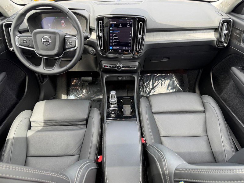 Certified 2025 Volvo XC40 B5 Plus AWD/4WD image 12