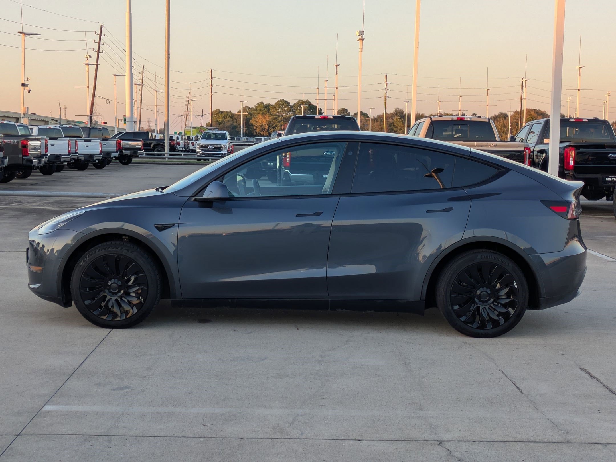 Used 2022 Tesla Model Y Long Range image 7