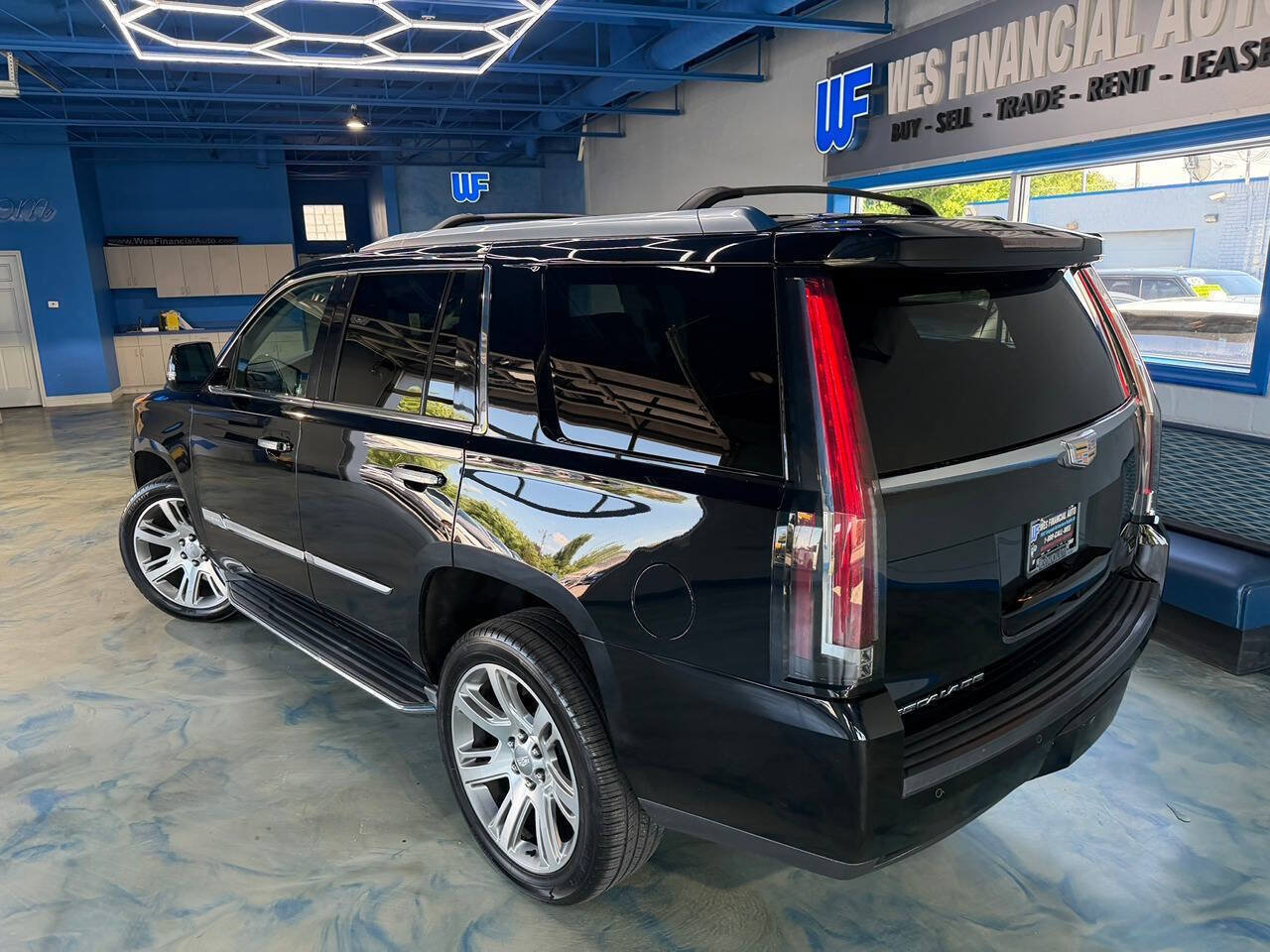 Used 2016 Cadillac Escalade Luxury AWD/4WD image 3