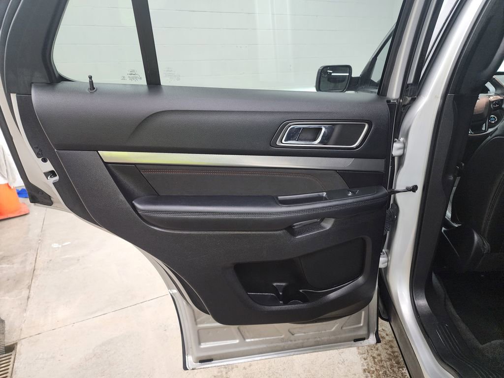 Used 2018 Ford Explorer XLT w/ Equipment Group 202A image 25