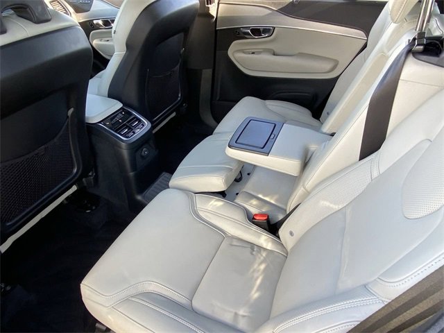 Used 2022 Volvo XC90 T8 R-Design w/ Advanced Package image 18