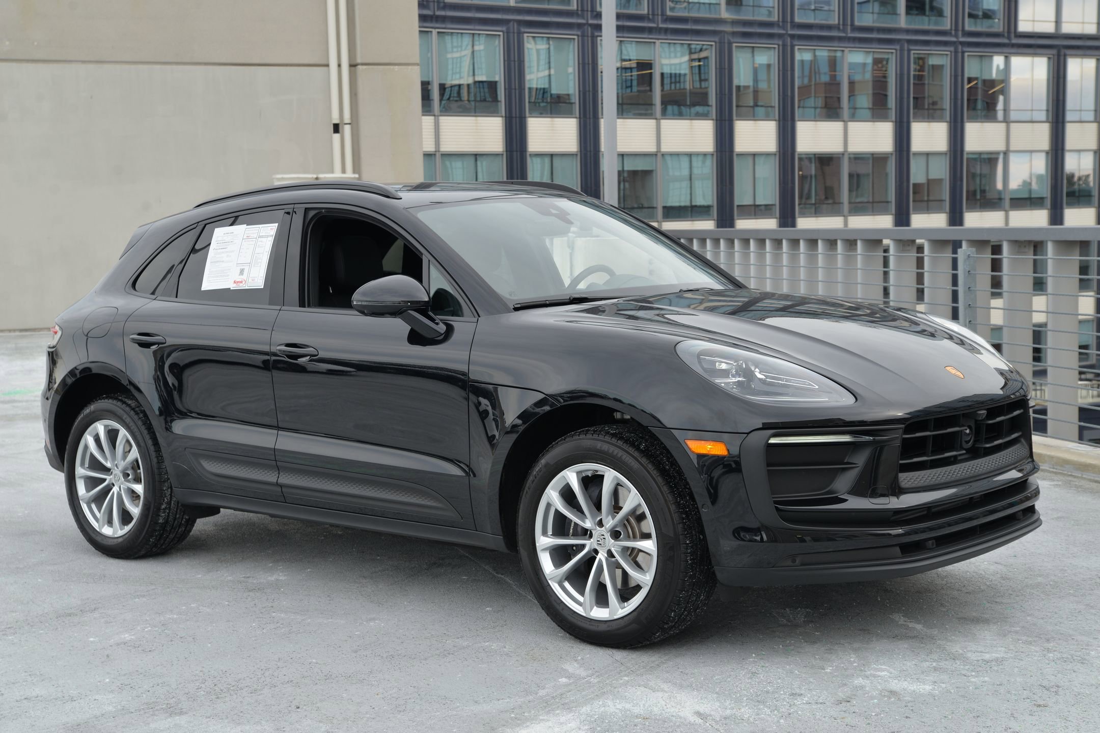 Certified 2025 Porsche Macan image 7