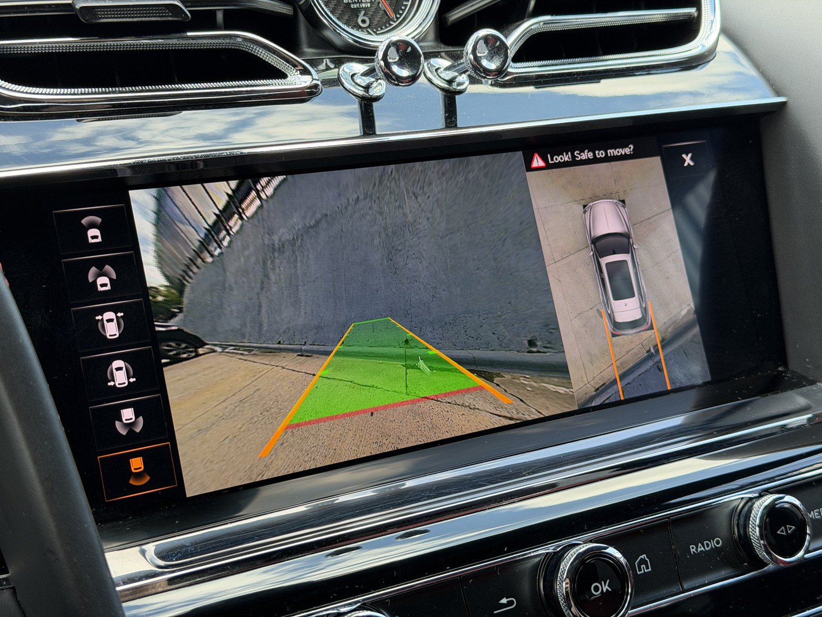 Certified 2023 Bentley Bentayga AWD/4WD image 22