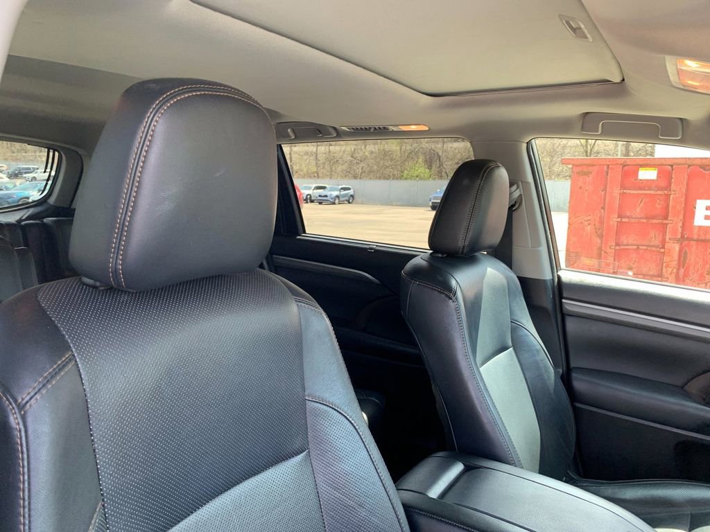 Used 2018 Toyota Highlander Limited image 21