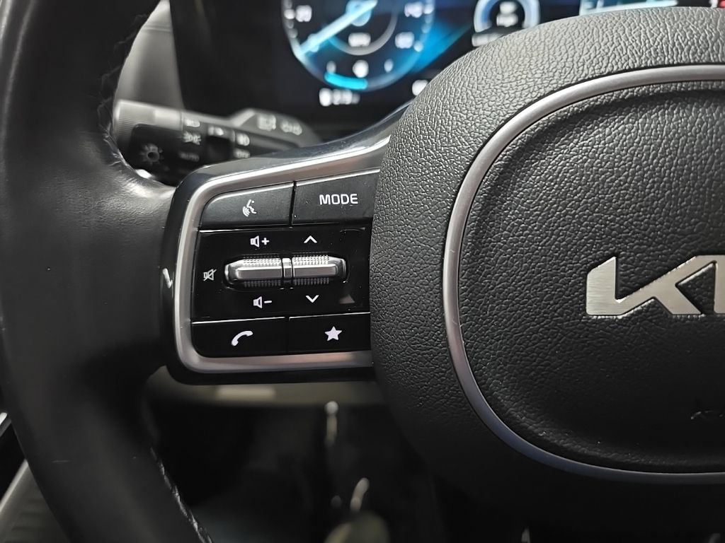 Used 2022 Kia Carnival SX Prestige FWD image 22