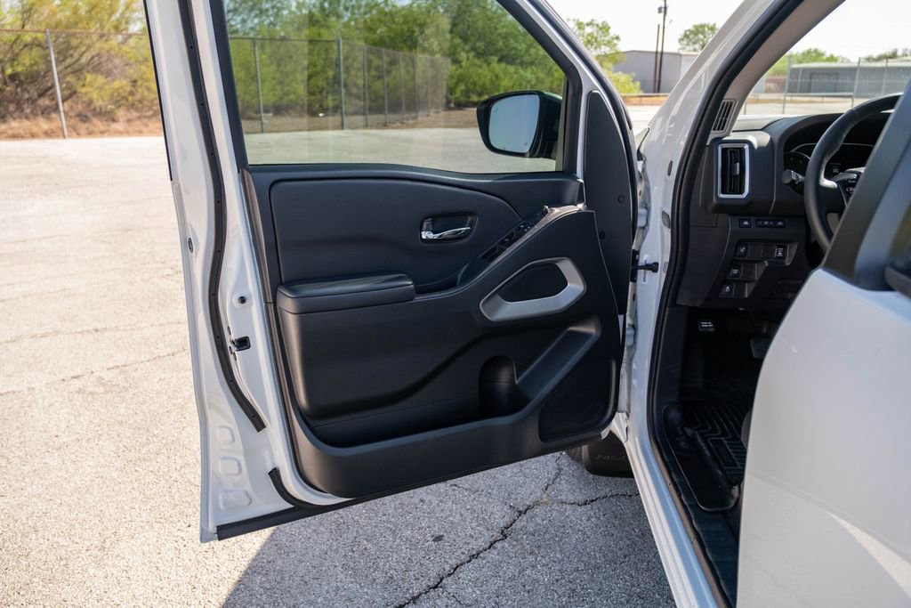 Used 2025 Nissan Frontier SV w/ SV Convenience Package image 10