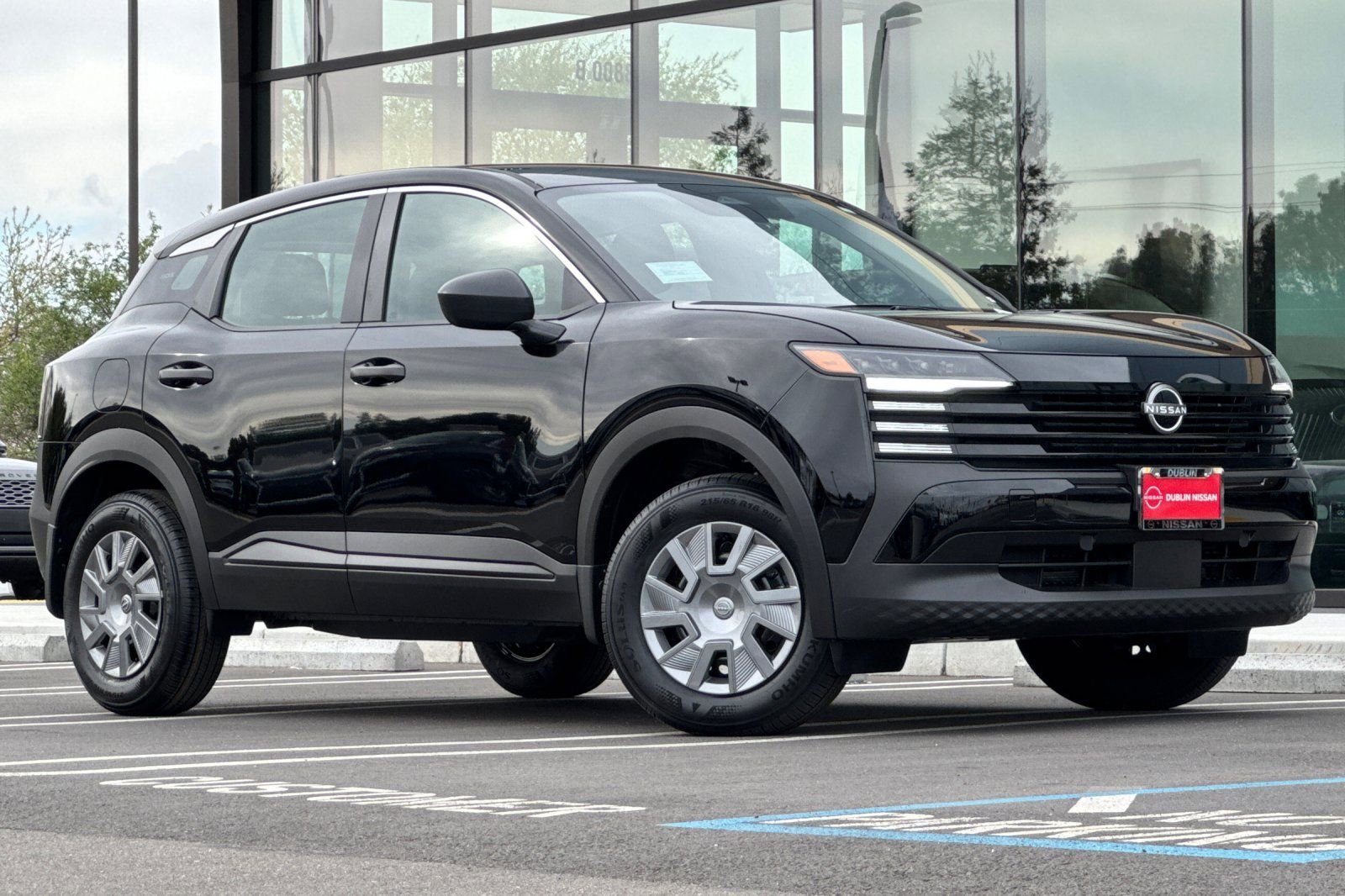 New 2025 Nissan Kicks S image 2