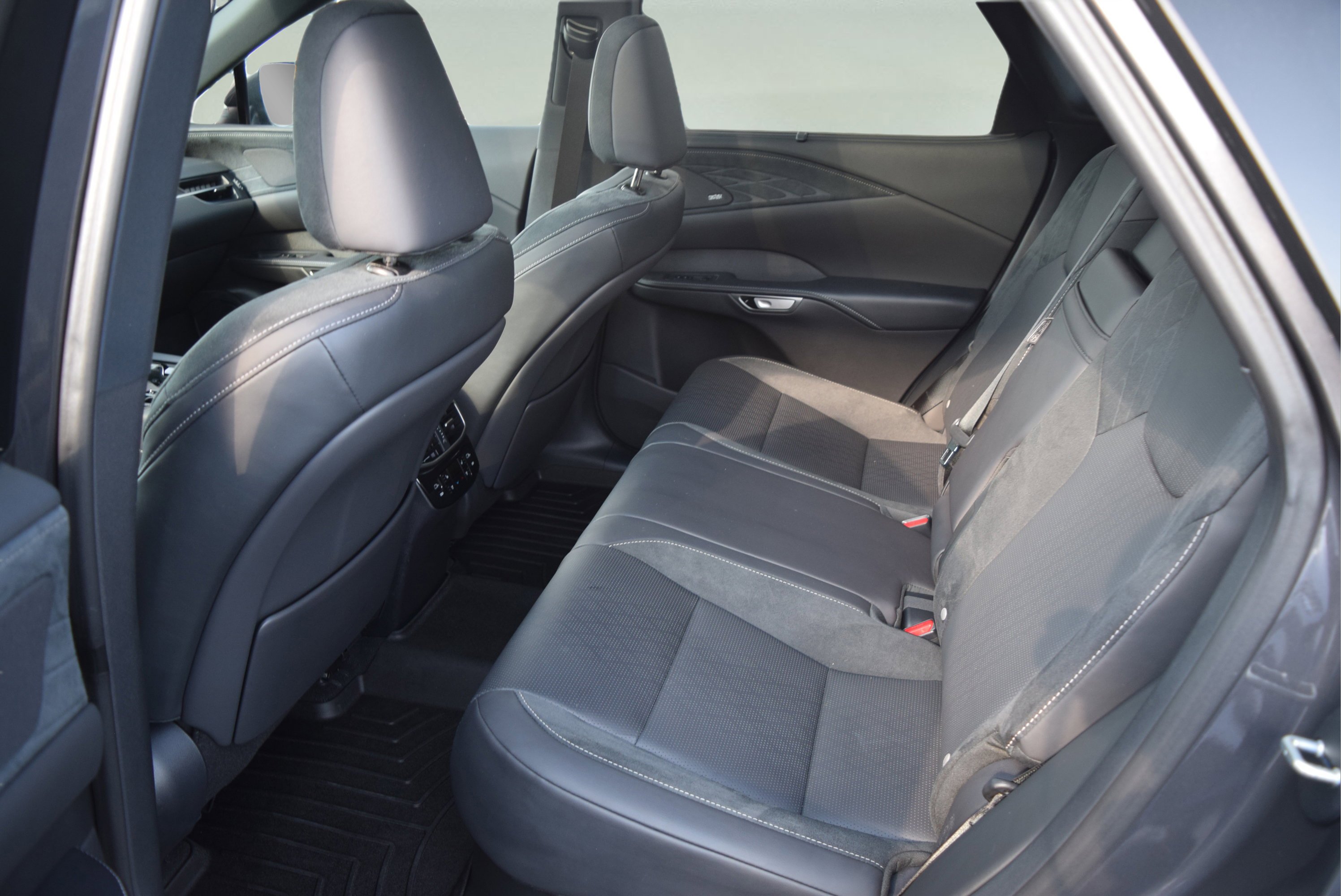 Used 2024 Lexus RX 350 AWD w/ Convenience Package image 8