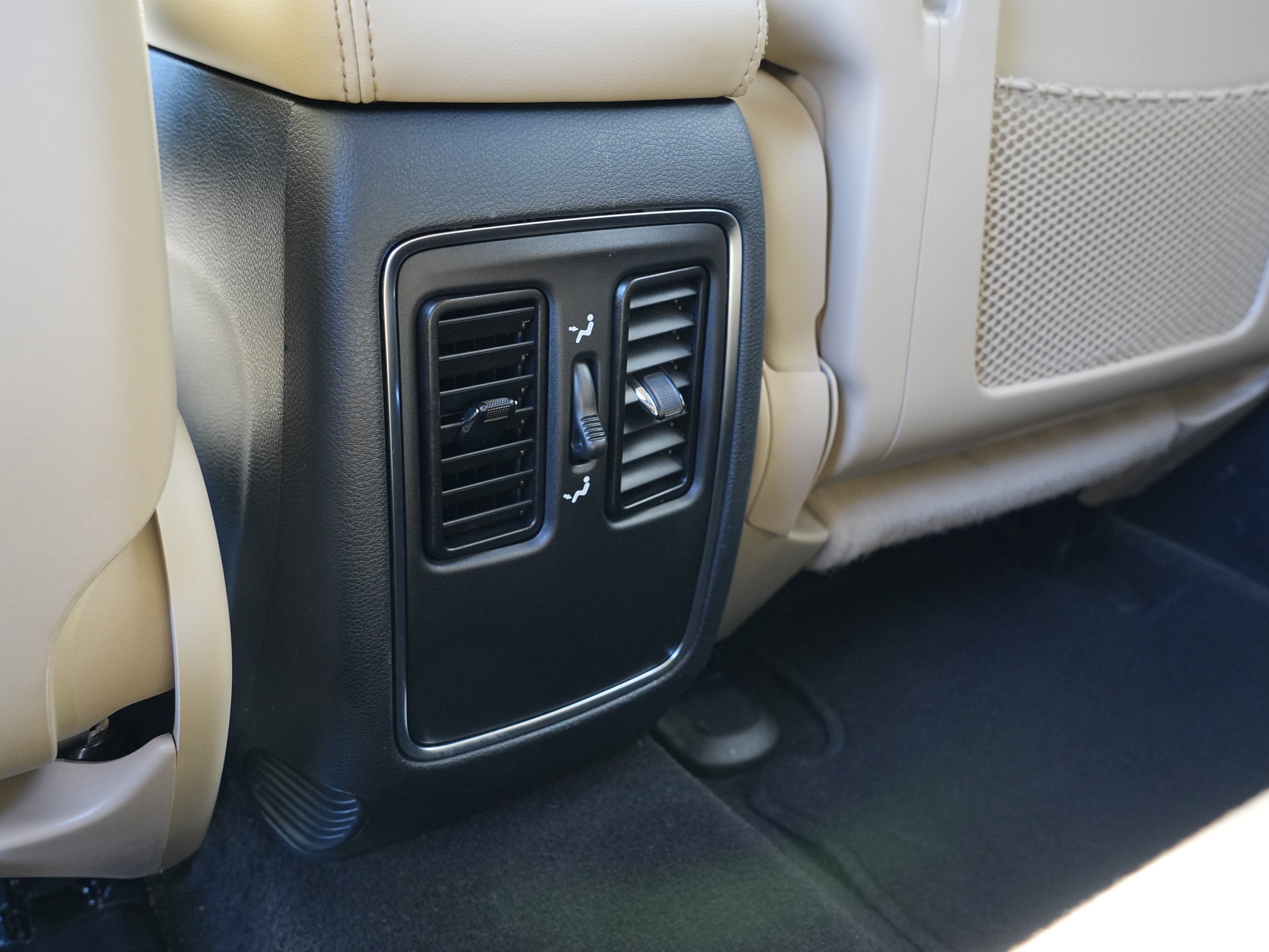 Used 2020 Dodge Durango SXT AWD/4WD image 25