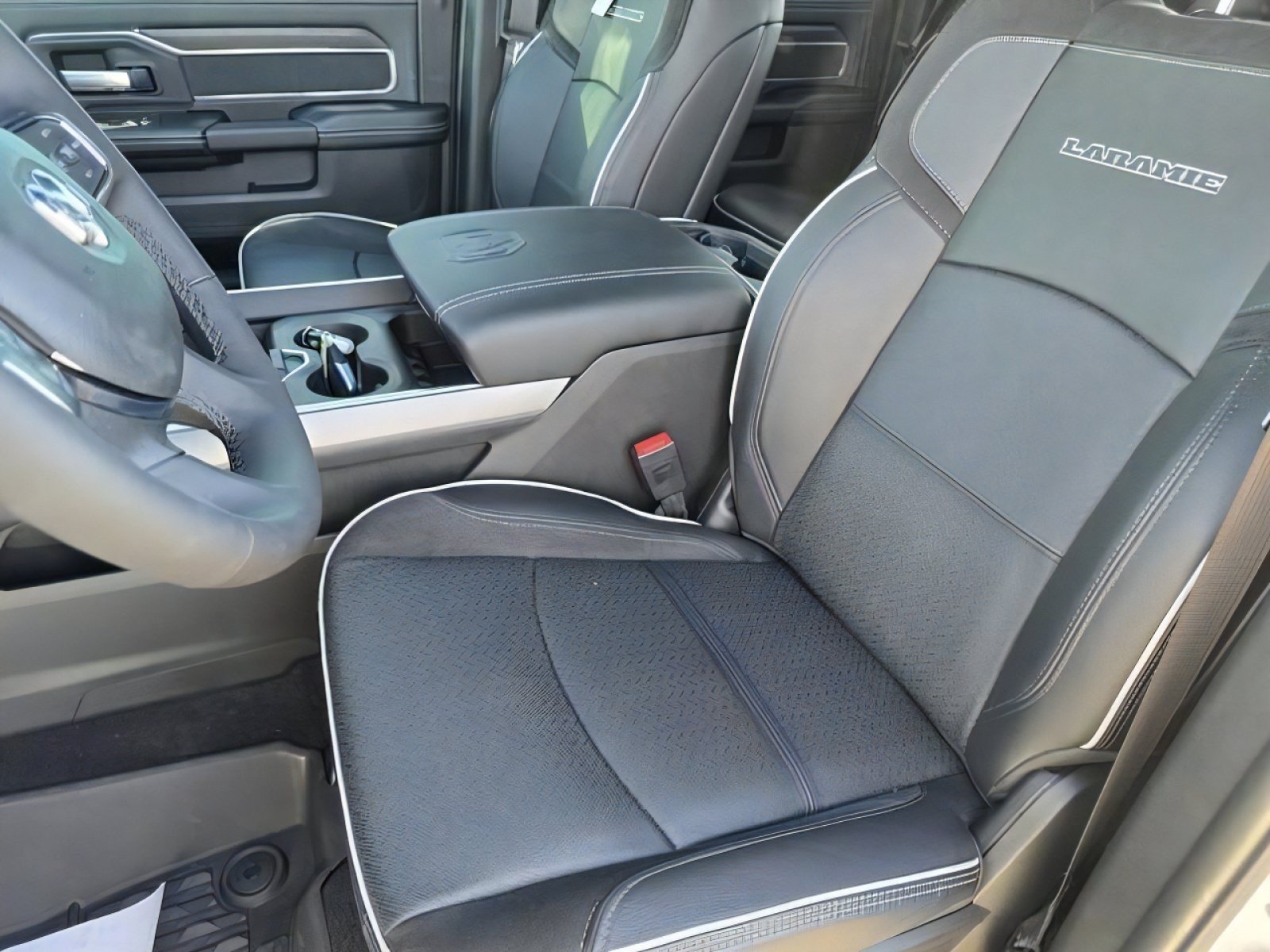 New 2026 RAM 2500 Laramie w/ Night Edition AWD/4WD image 15