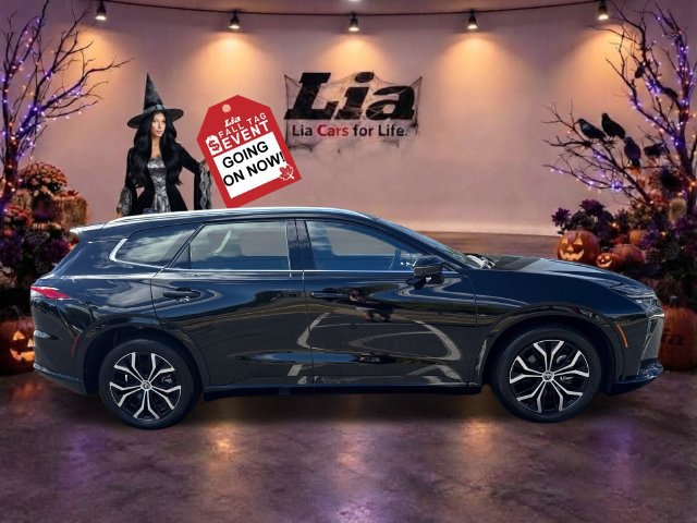 Used 2025 Toyota Crown Signia AWD/4WD image 2