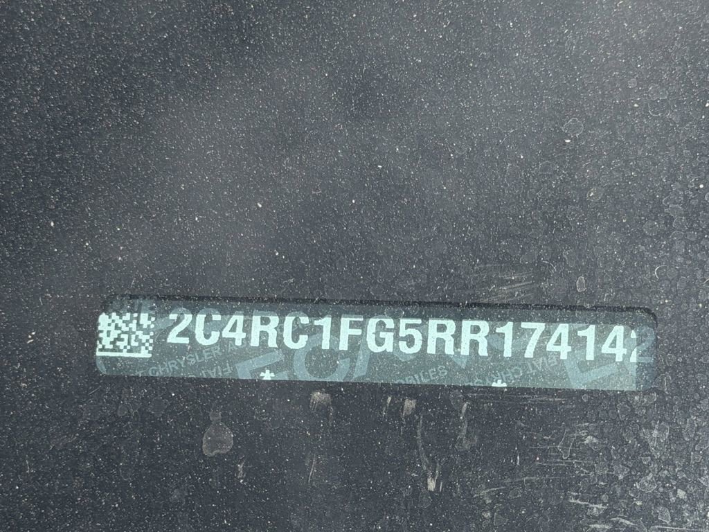 Used 2024 Chrysler Pacifica Touring image 14