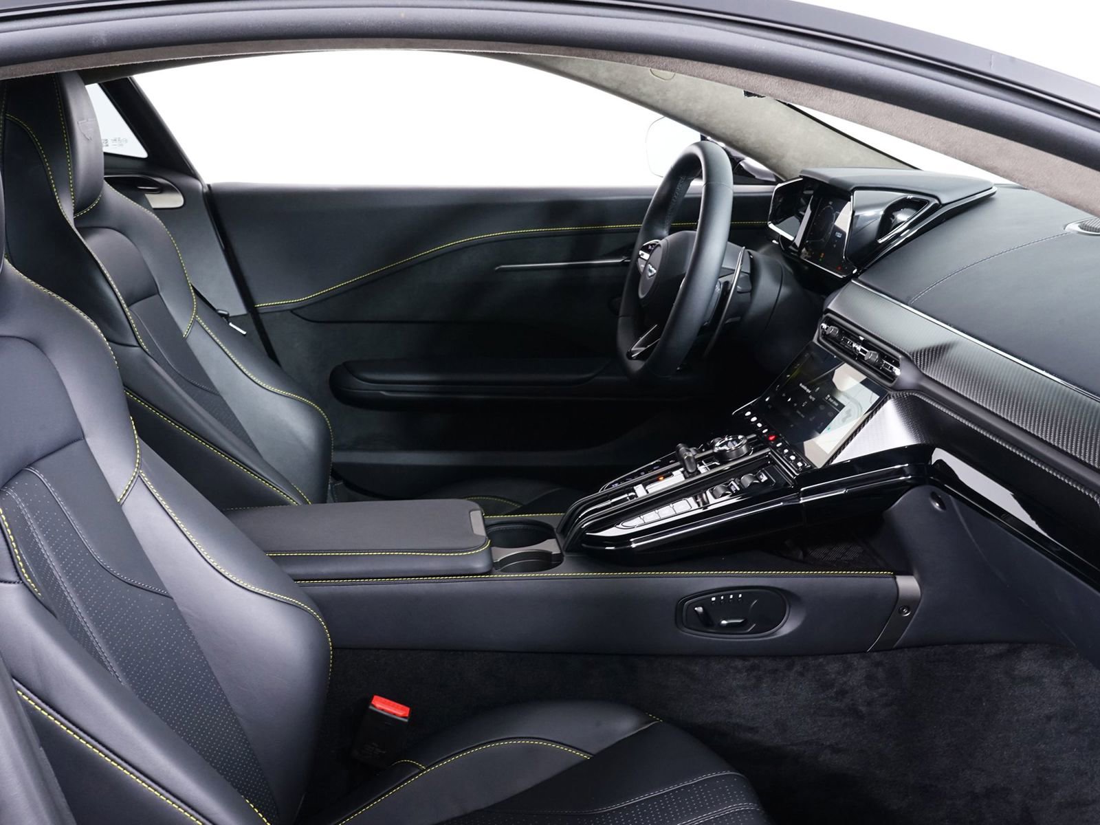 New 2026 Aston Martin V8 Vantage Coupe image 30