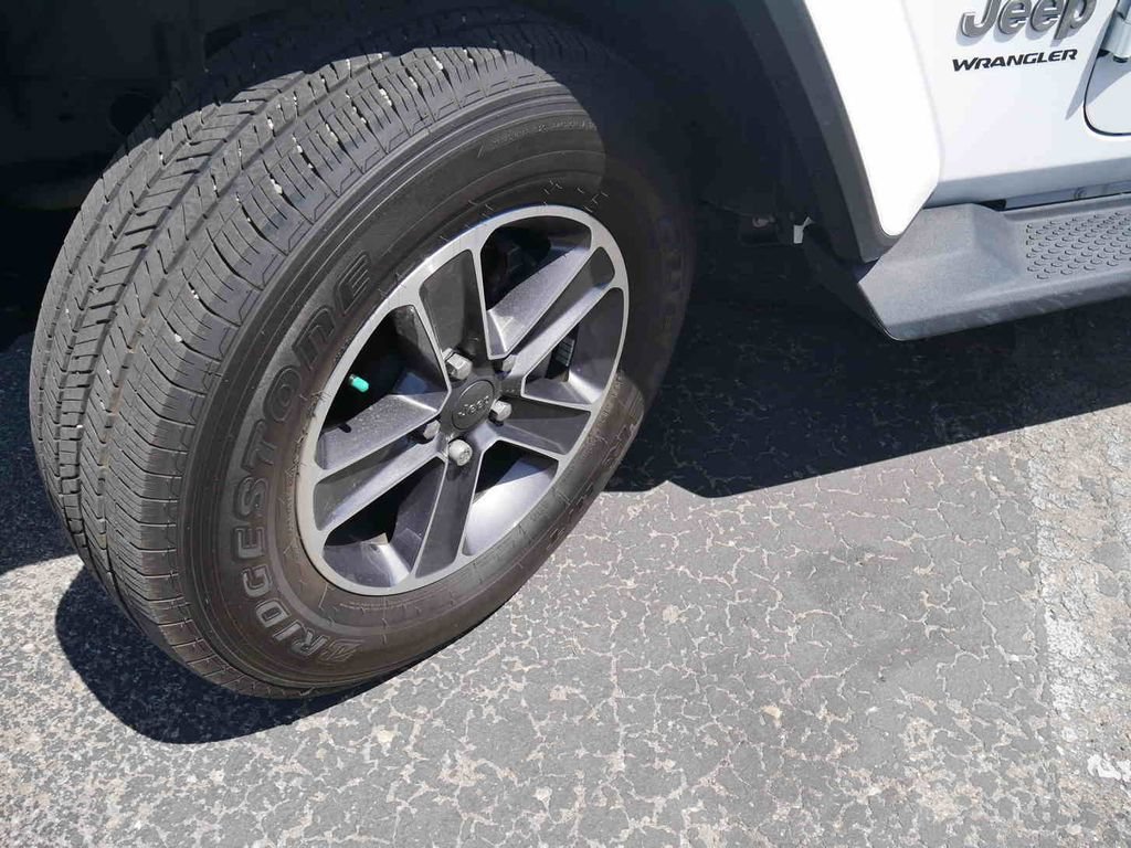 Used 2023 Jeep Wrangler Unlimited Sahara AWD/4WD image 12