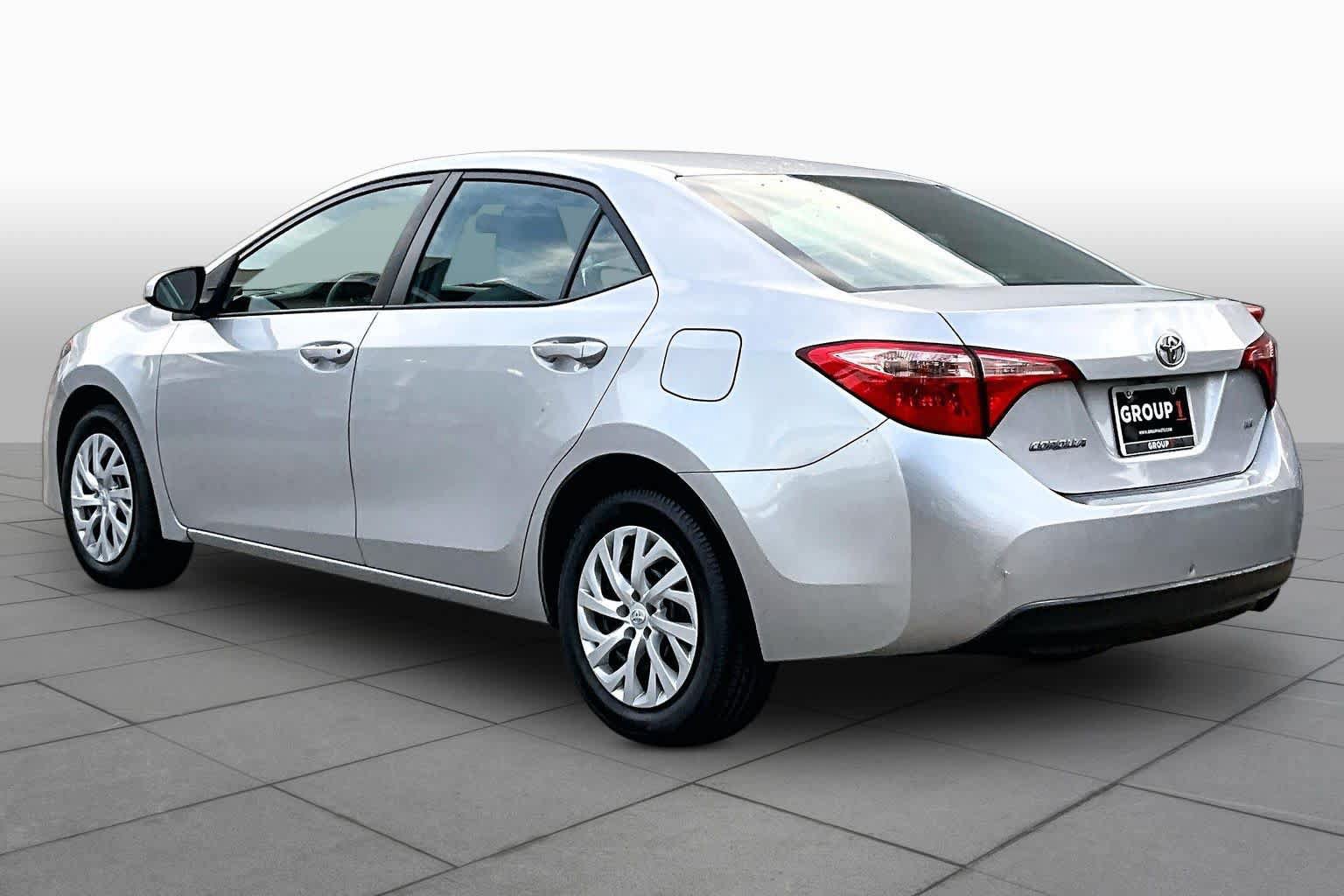 Used 2018 Toyota Corolla LE FWD image 12