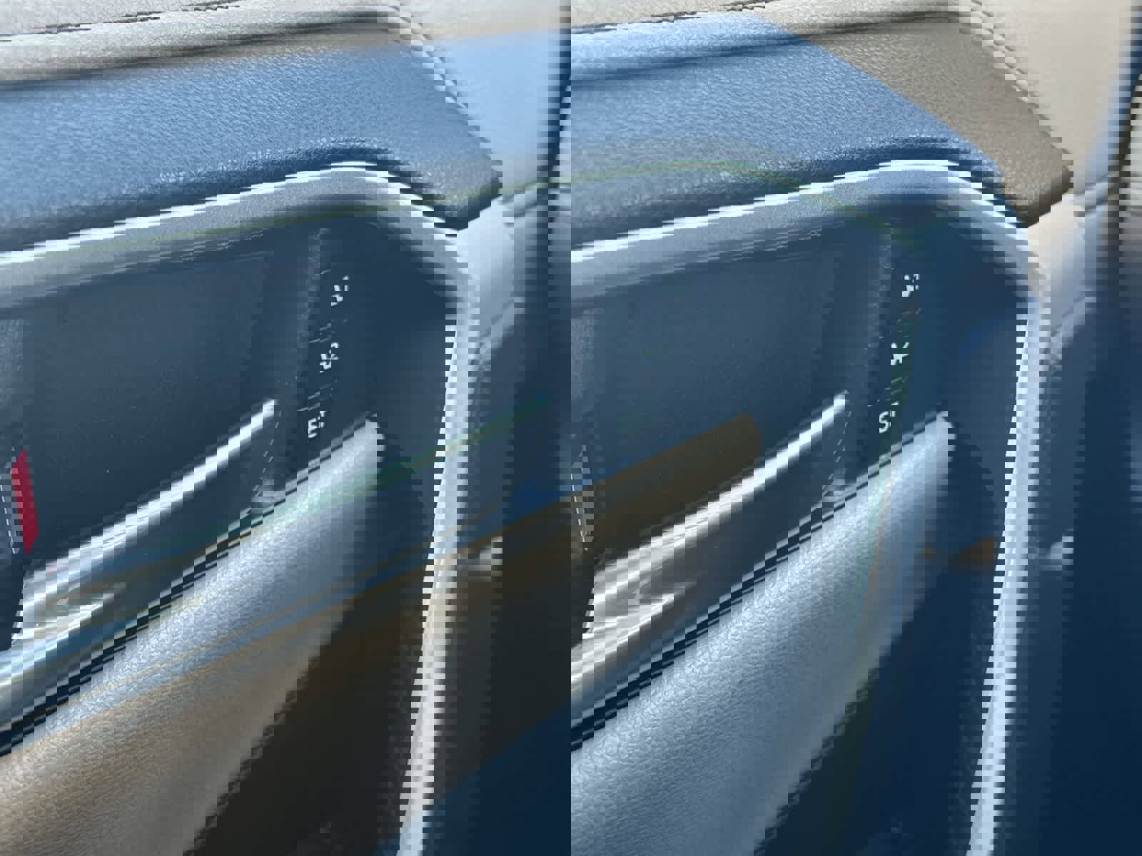 Used 2020 Toyota RAV4 Limited image 28