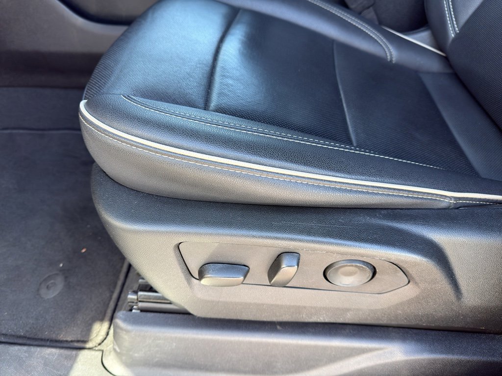 Used 2024 GMC Yukon SLT image 13