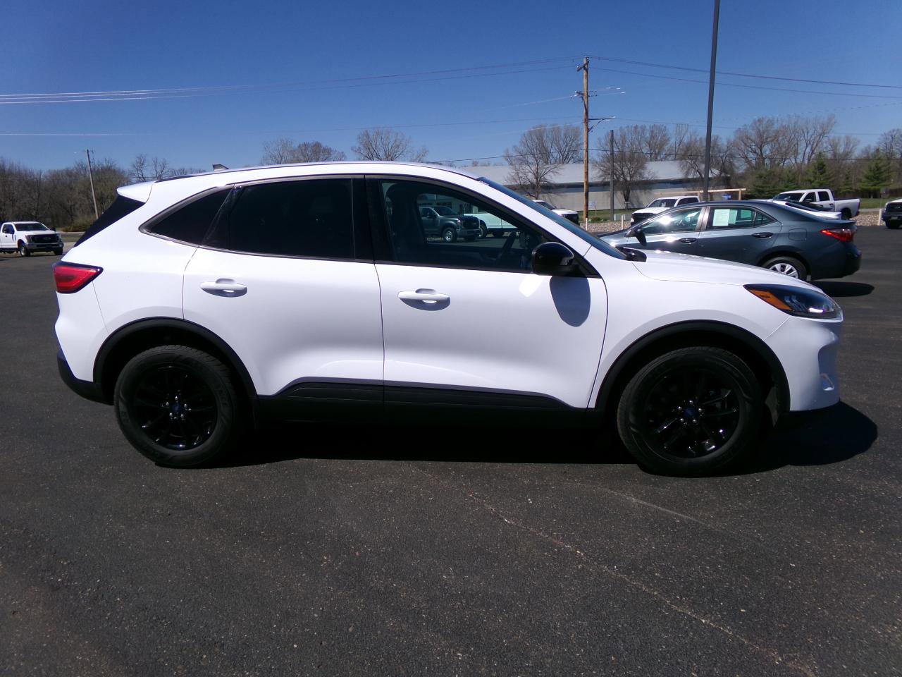 Used 2020 Ford Escape SE Sport image 3