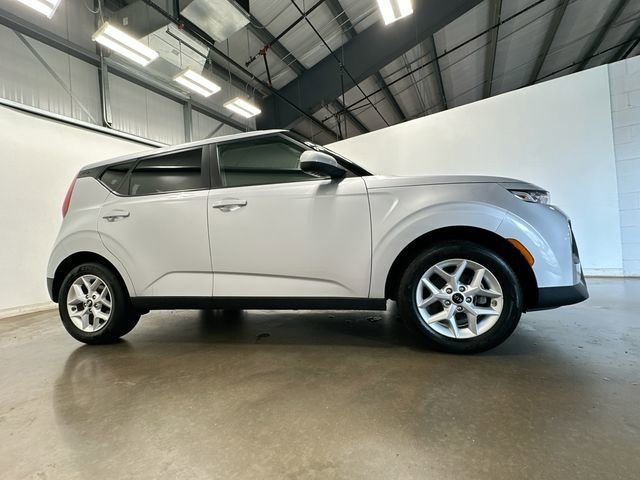 Used 2020 Kia Soul S FWD image 3