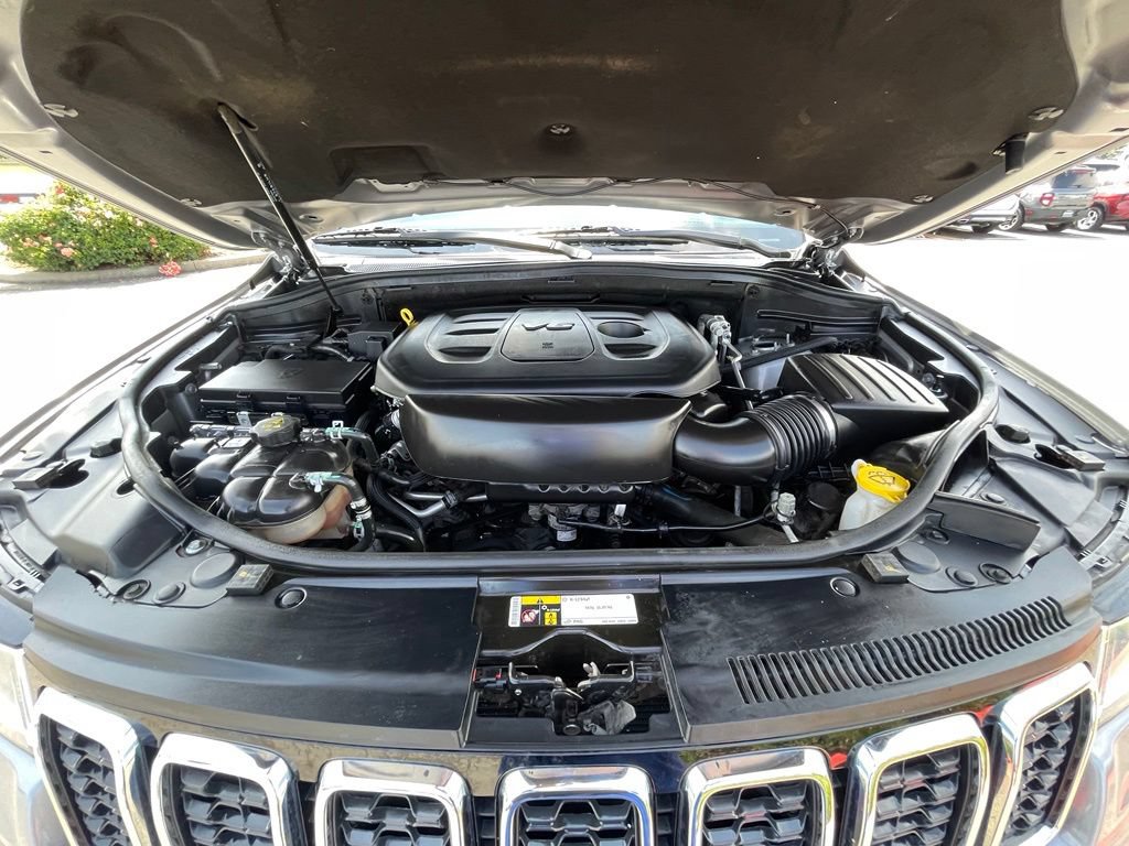 Used 2021 Jeep Grand Cherokee Laredo AWD/4WD image 32