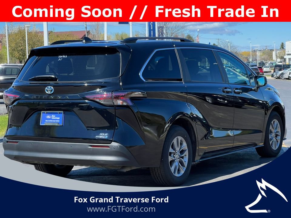 Used 2023 Toyota Sienna XLE FWD image 10