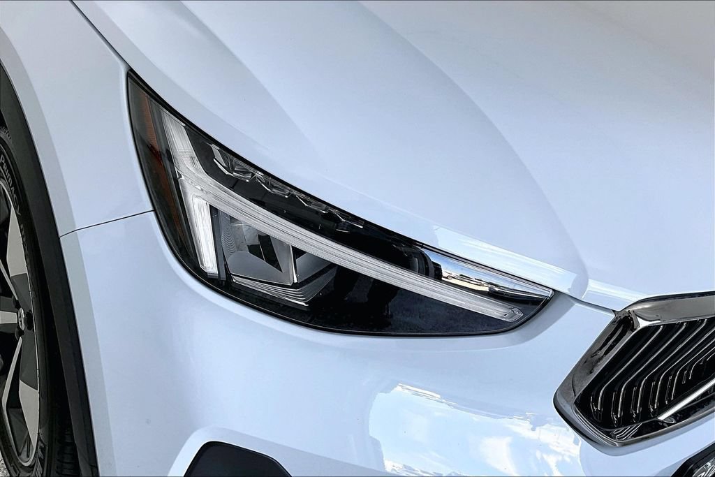 Certified 2024 Volvo XC40 B5 Core w/ Protection Package Premier AWD/4WD image 36