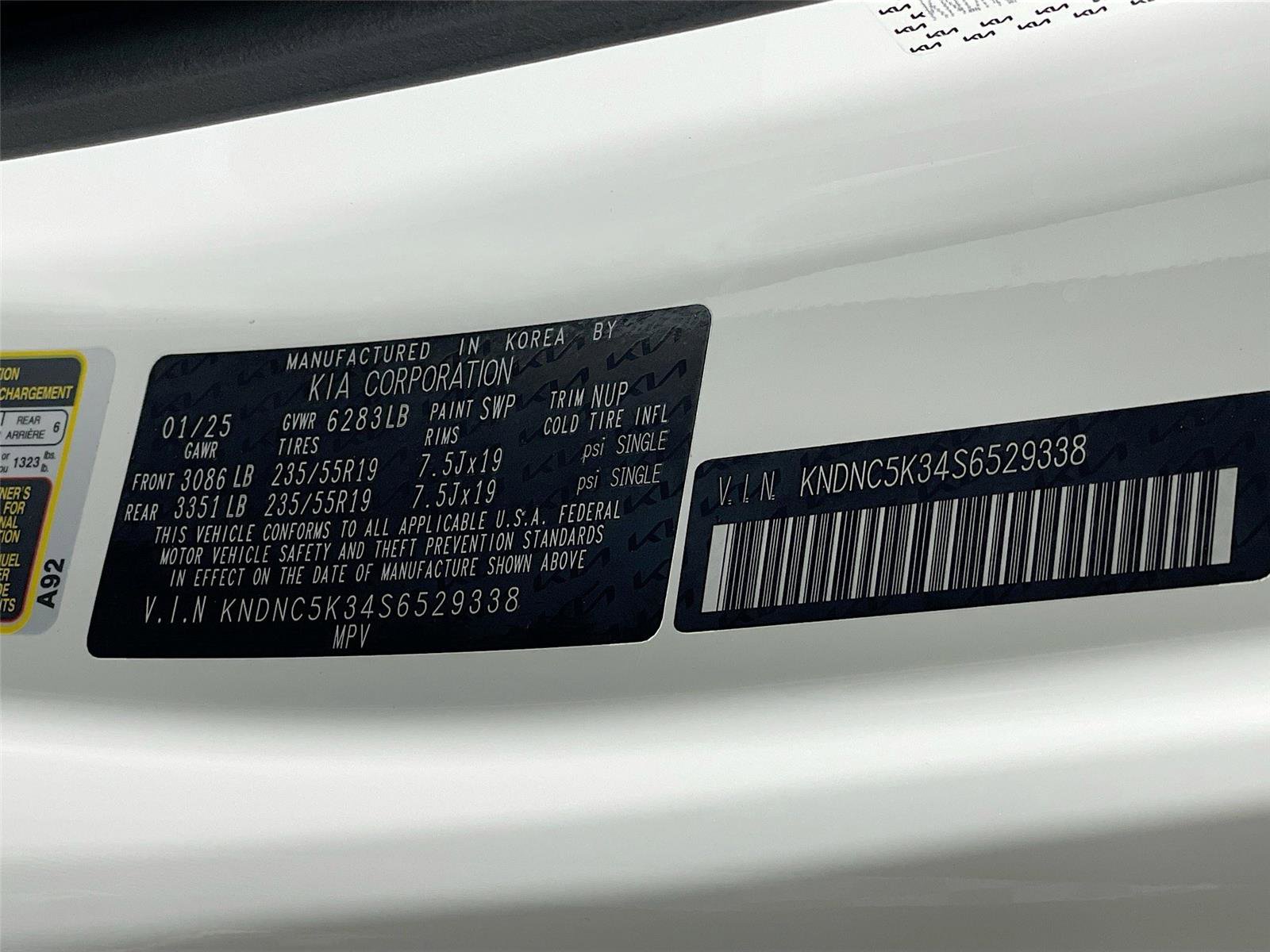 Used 2025 Kia Carnival EX image 36