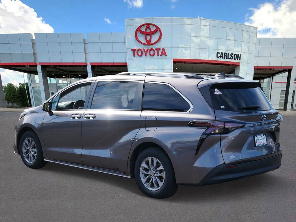 Certified 2024 Toyota Sienna XLE FWD image 6