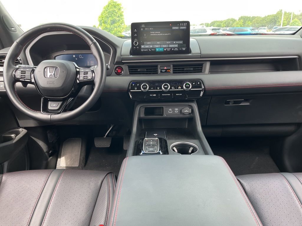 Used 2025 Honda Pilot Black Edition image 16